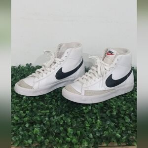 Nike White and Black🤍🖤 High-Top Sneakers "**Used**